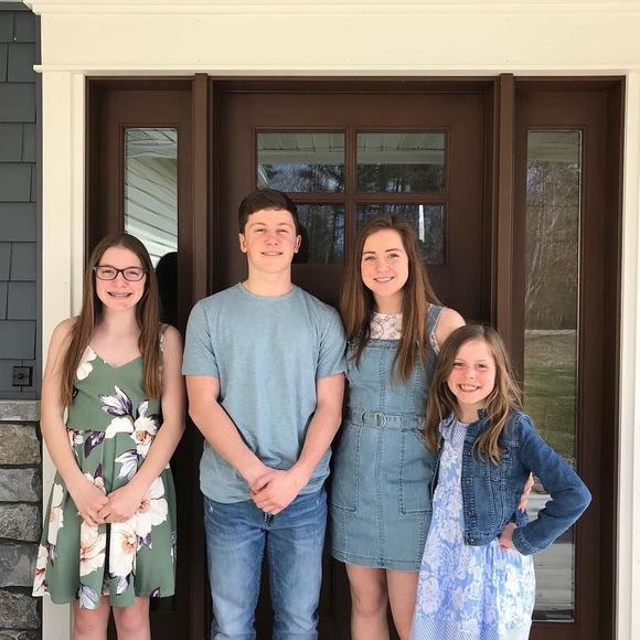 Meet your Posher, Hannah - Picture 1 of 1